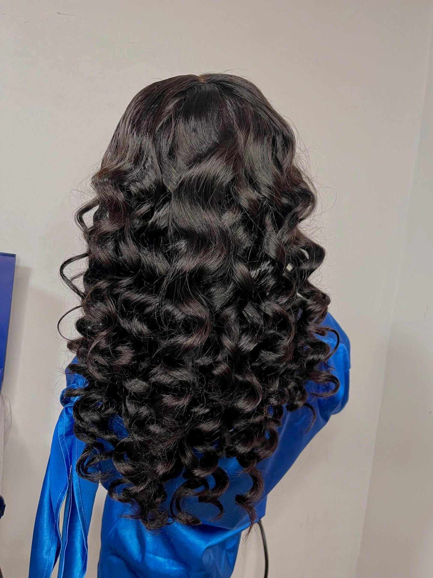 Raven- Glueless 2x6 Hd Loosewave 18” Hd Wig image 1